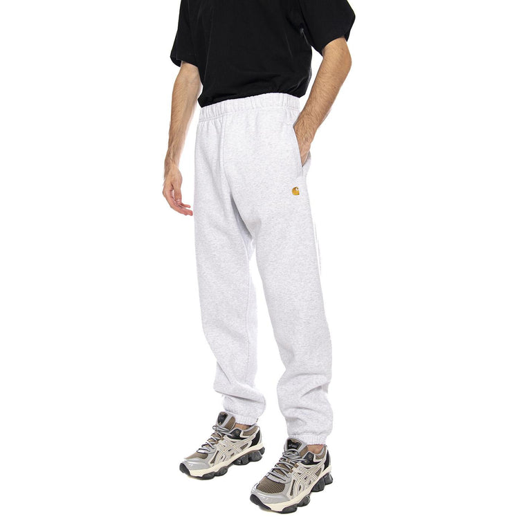 Chase Sweat Pant Ash Heather / Gold - Pantaloni in Felpa Uomo Grigi I033667.00JXX  CARHARTT WIP 